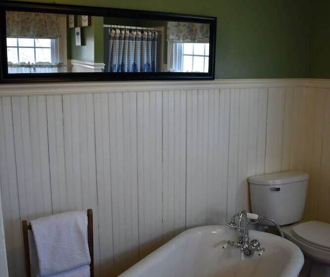 Harbour House Inn B&b