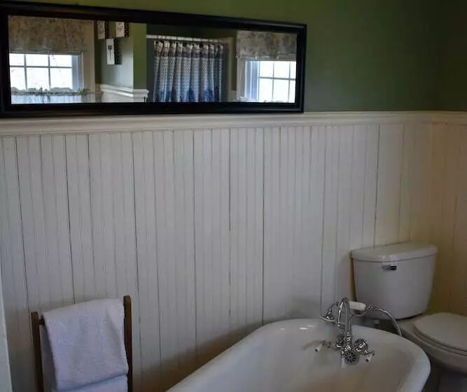 Harbour House Inn B&b