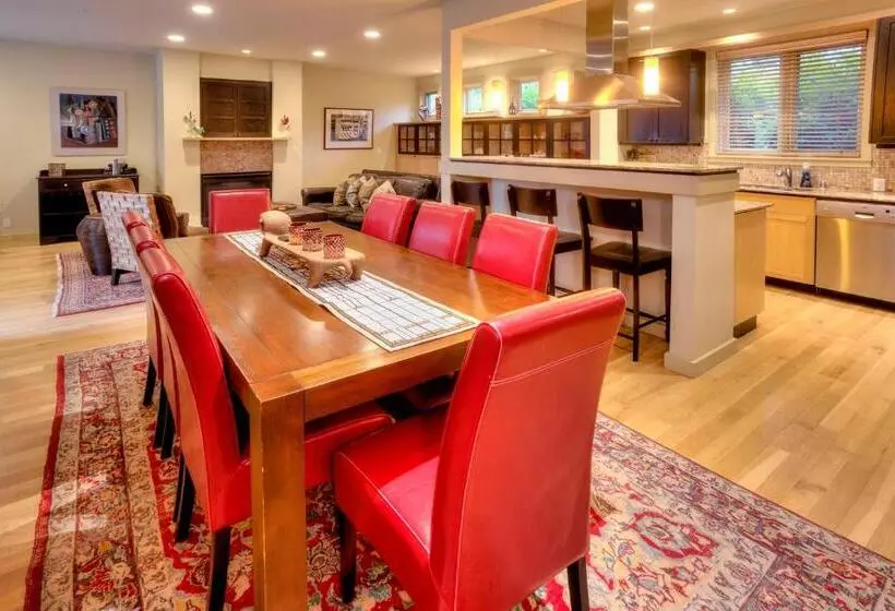 Hotelli The Eagle Harbor Inn