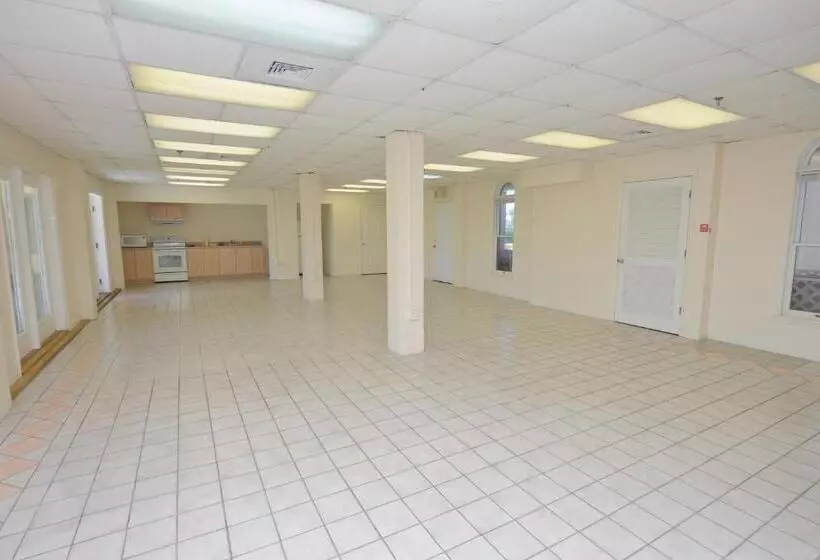 Motelli Buccaneer Inn