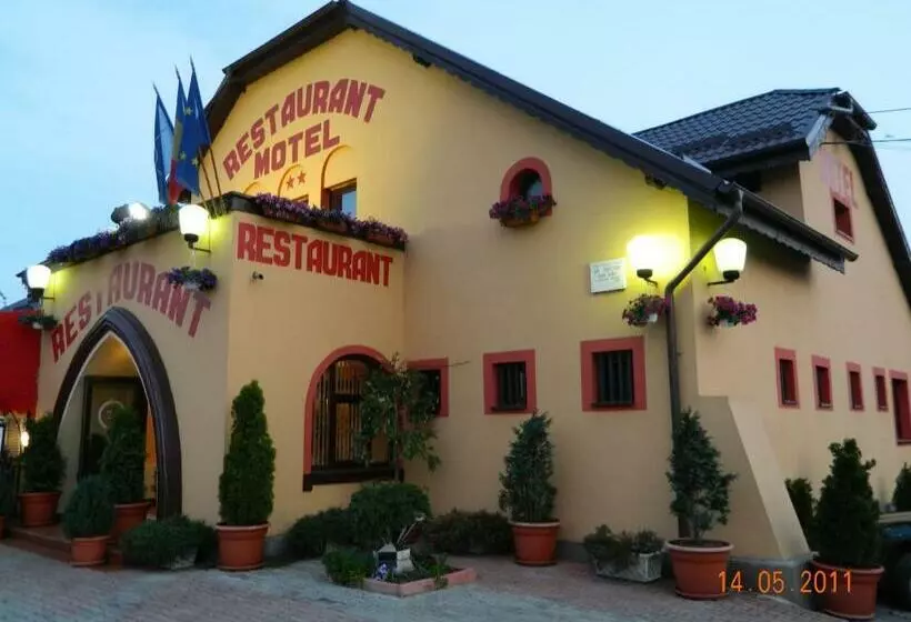 Motelli Complex Turistic Paralela'45