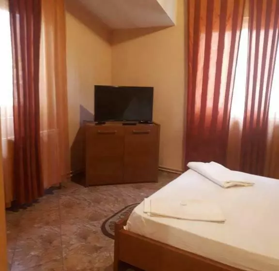 Motelli Complex Turistic Paralela'45