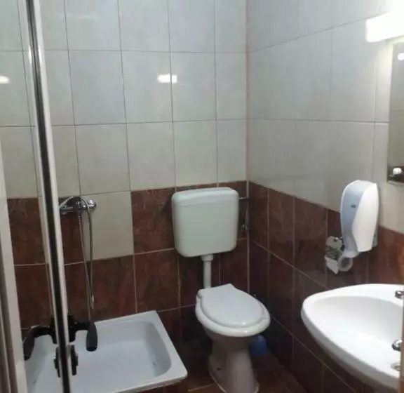 Motelli Complex Turistic Paralela'45