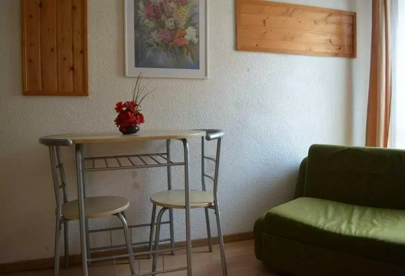 Retkeilymaja Pension Egida