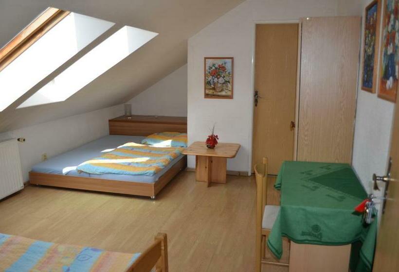 הוסטל Pension Egida