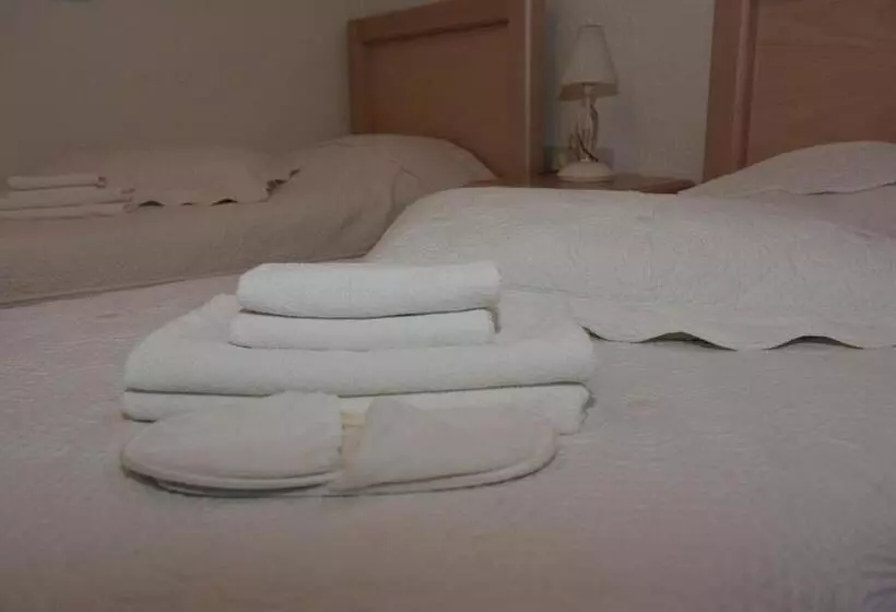 ベッドアンドブレックファースト Cypriot Swallow Boutique