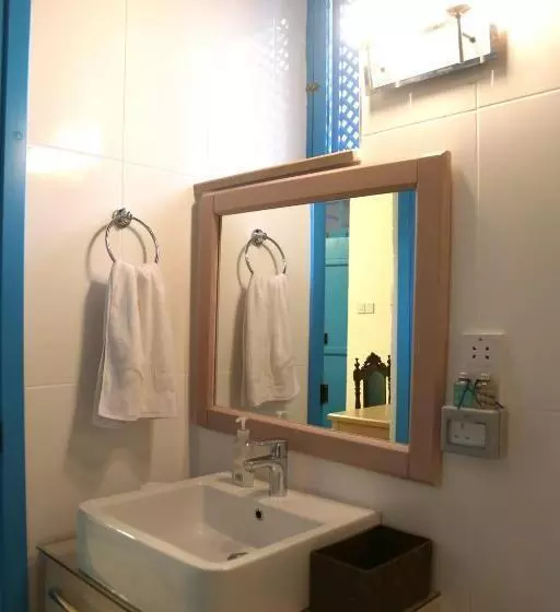 ベッドアンドブレックファースト Cypriot Swallow Boutique