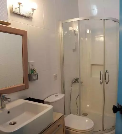 ベッドアンドブレックファースト Cypriot Swallow Boutique