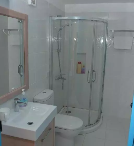 ベッドアンドブレックファースト Cypriot Swallow Boutique