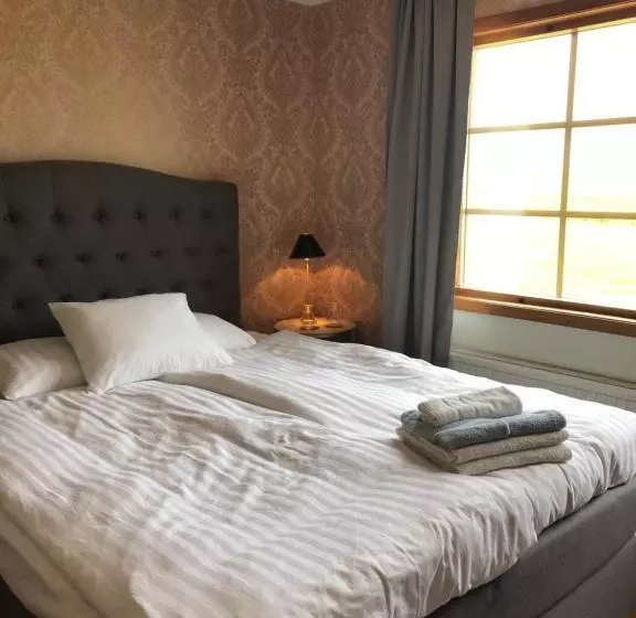 Bjälbo Gästhus B&b