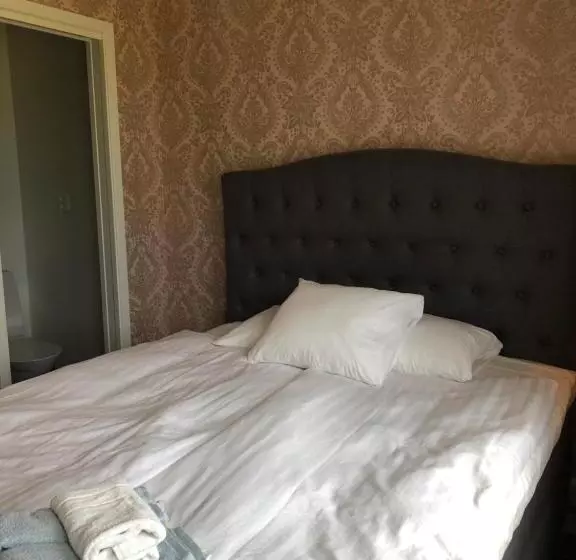 Bjälbo Gästhus B&b