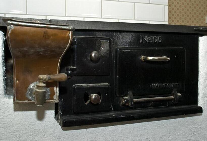 Bjälbo Gästhus B&b