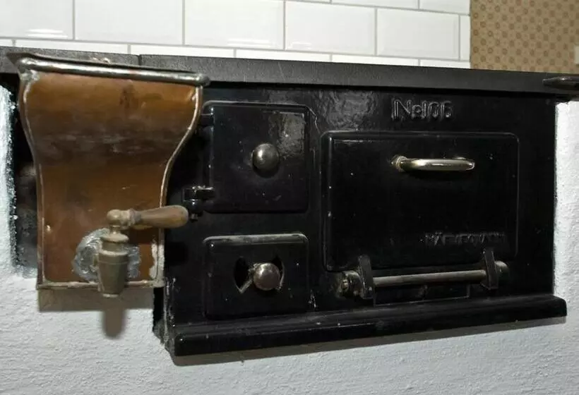 Bjälbo Gästhus B&b