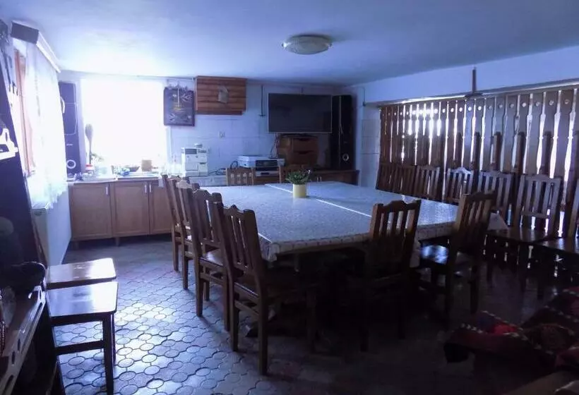 ホテル Agro Pensiunea Plaiul Castanilor