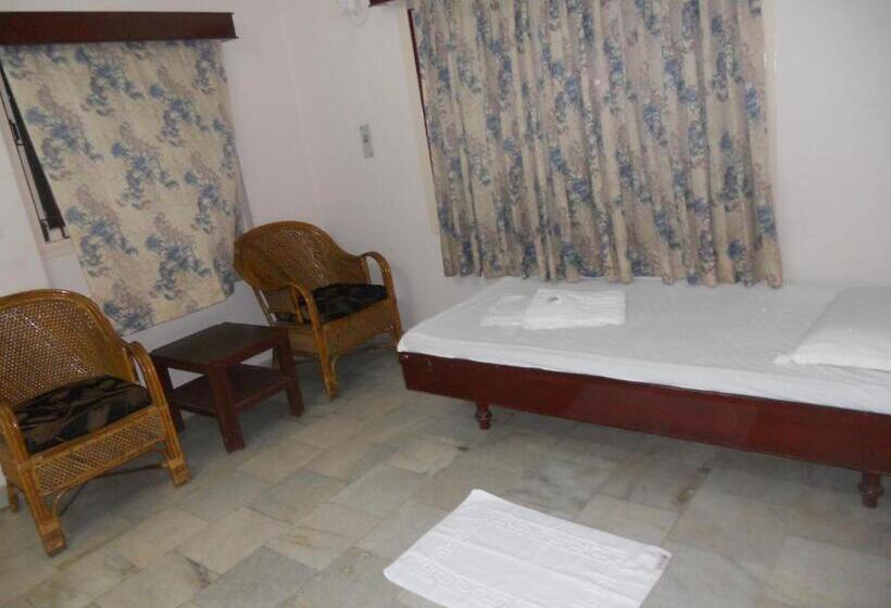 Hotel Sadhabishegam