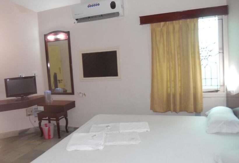 Hotel Sadhabishegam