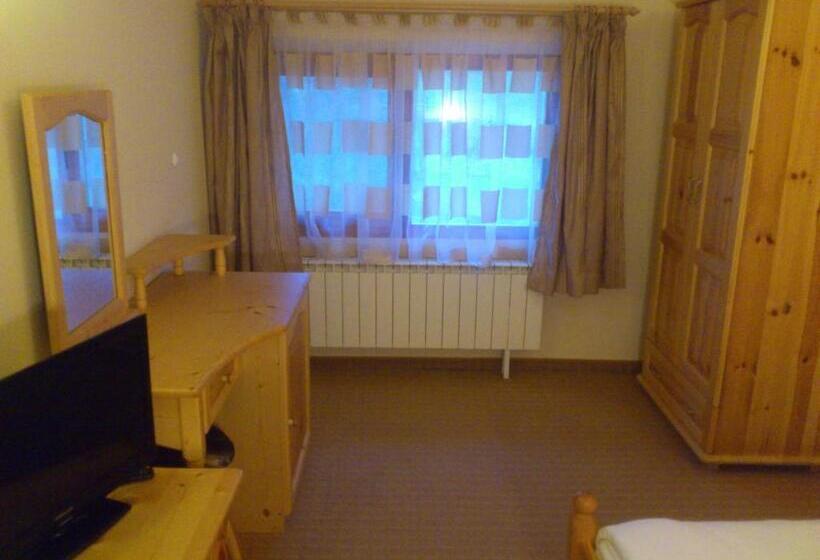 ホテル Yagodina Family