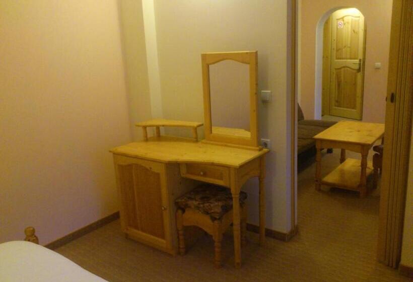 ホテル Yagodina Family