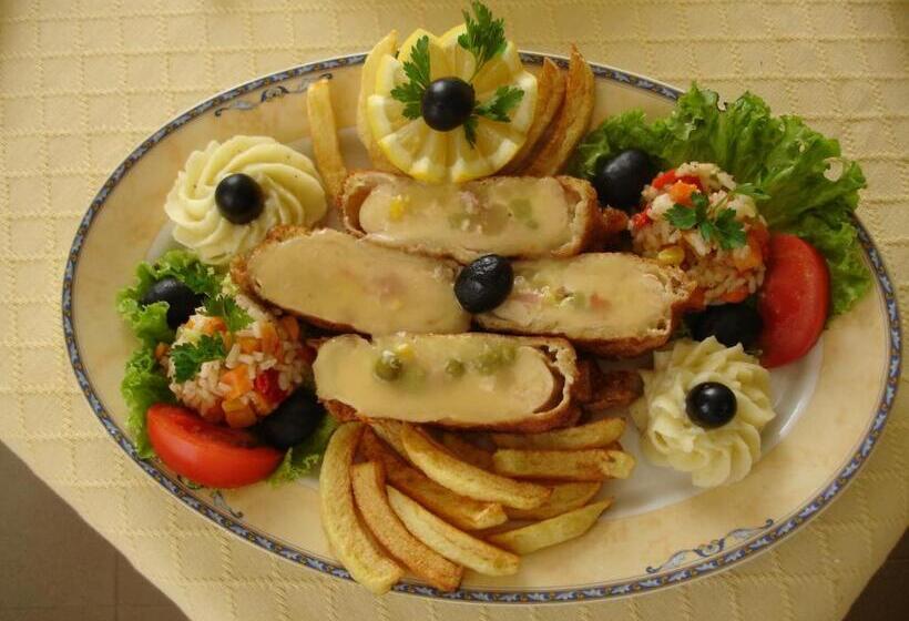 ホテル Yagodina Family