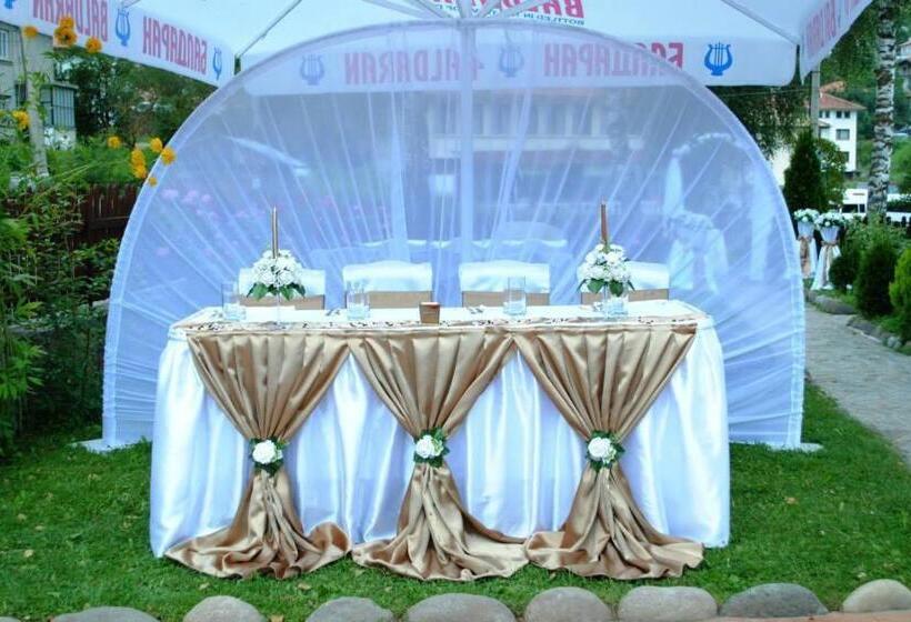 ホテル Yagodina Family