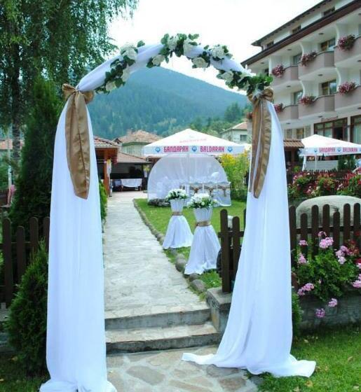 ホテル Yagodina Family