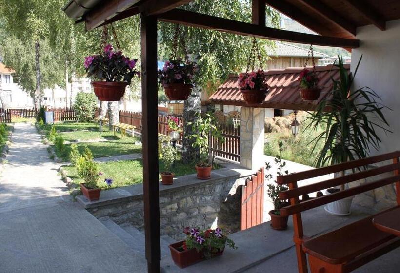 ホテル Yagodina Family