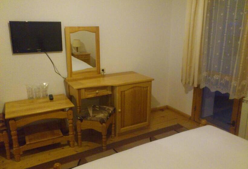 ホテル Yagodina Family