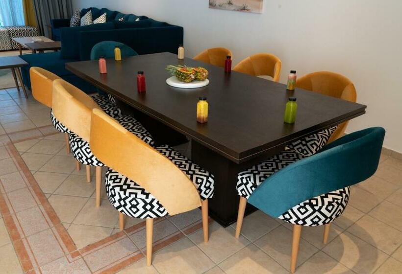 La Fontaine Lagoon Resort