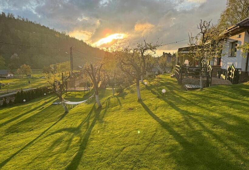 پانسیون Cazare Colibita Casa Lipan