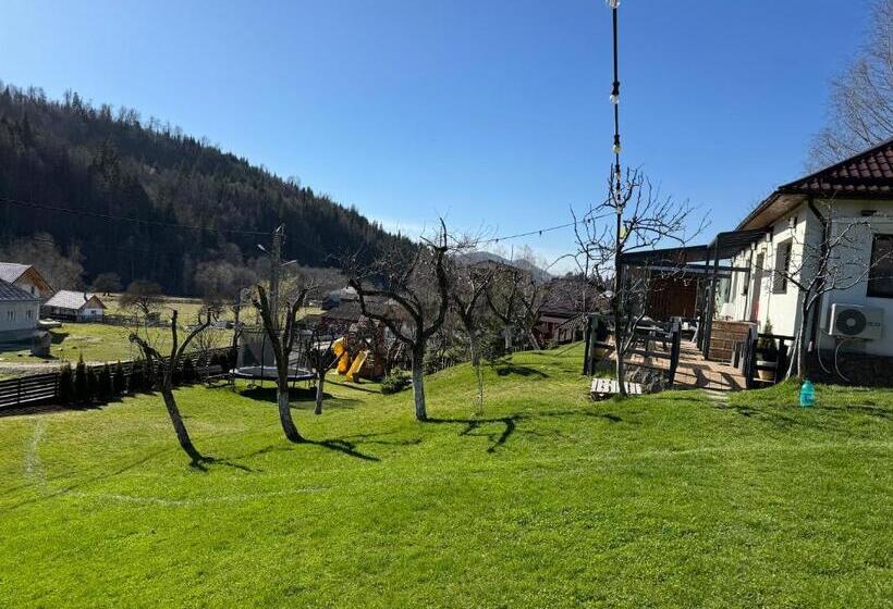 پانسیون Cazare Colibita Casa Lipan