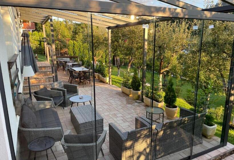 پانسیون Cazare Colibita Casa Lipan