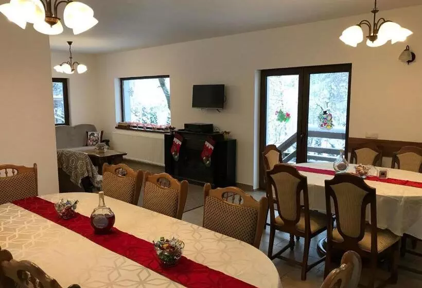 ペンション Cazare Colibita Casa Lipan