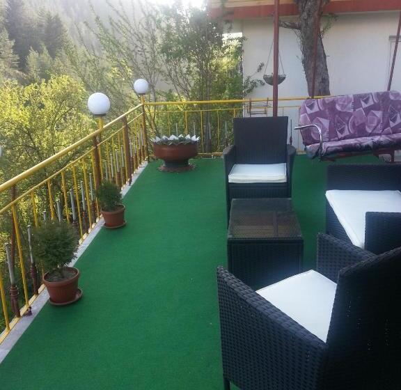 פנסיון Guest House Stoletnika