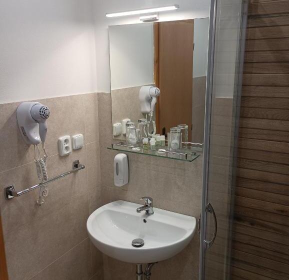 膳宿费 Penzión Réva