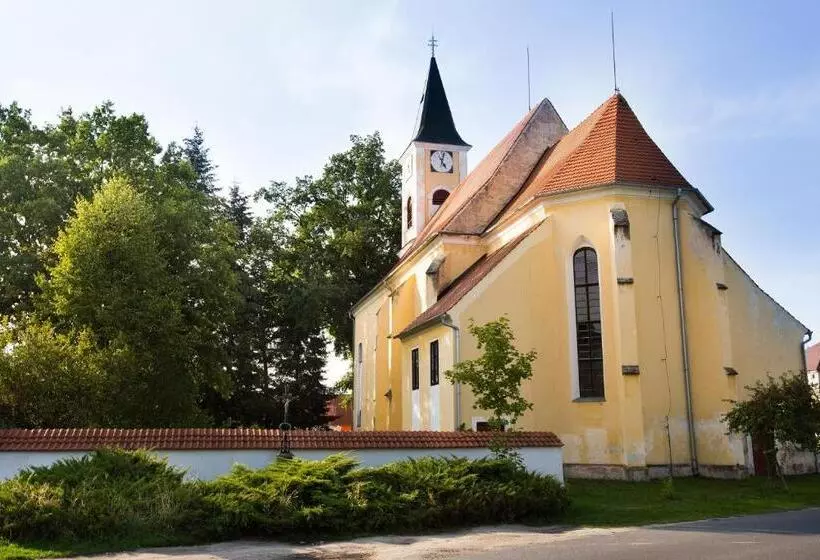 Majatalo Penzion U Lípy