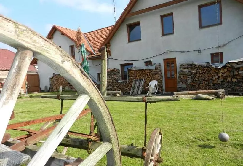 Majatalo Penzion U Lípy