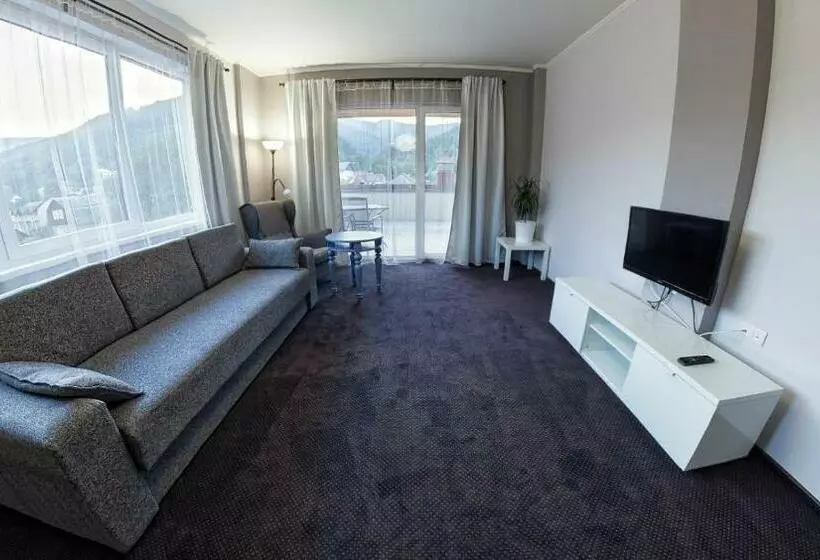 Rakhiv Hotel & Apartments