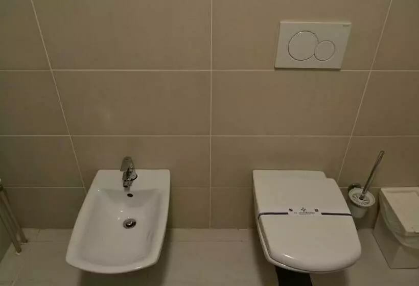 Rakhiv Hotel & Apartments