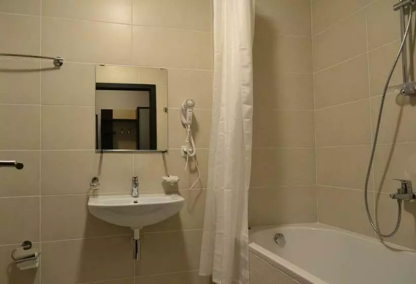 Rakhiv Hotel & Apartments