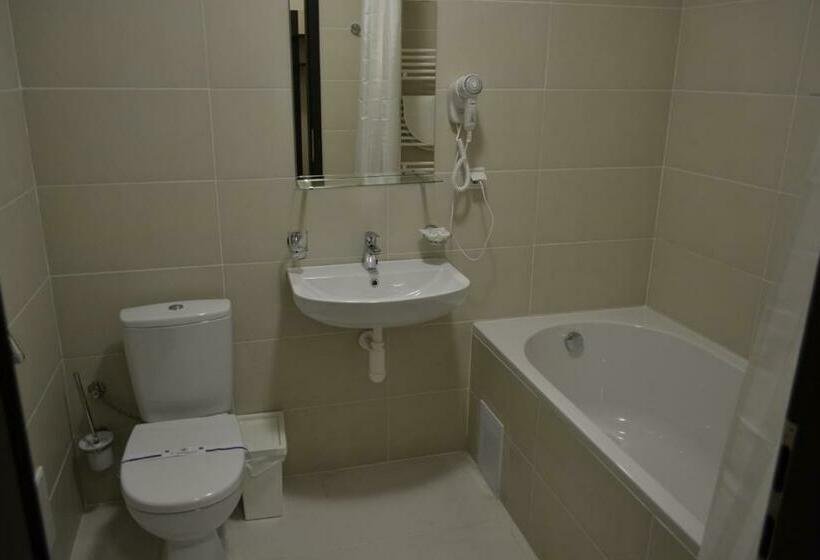 Rakhiv Hotel & Apartments