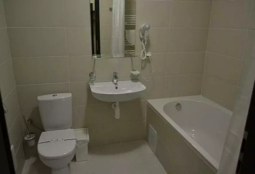 Rakhiv Hotel & Apartments