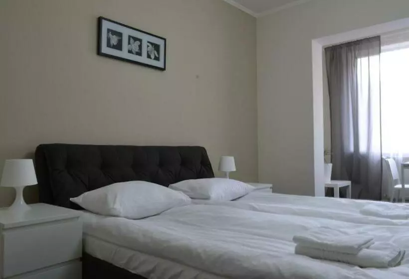 Rakhiv Hotel & Apartments