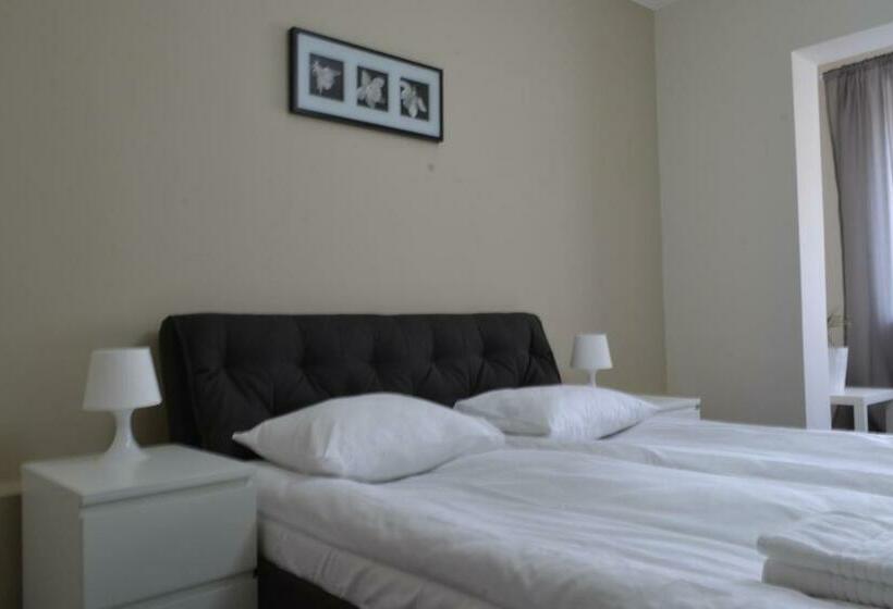 Rakhiv Hotel & Apartments