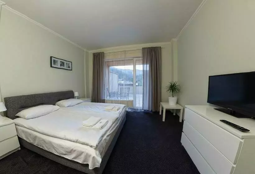 Rakhiv Hotel & Apartments