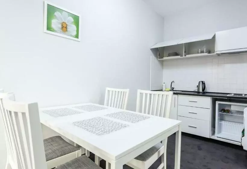 Rakhiv Hotel & Apartments