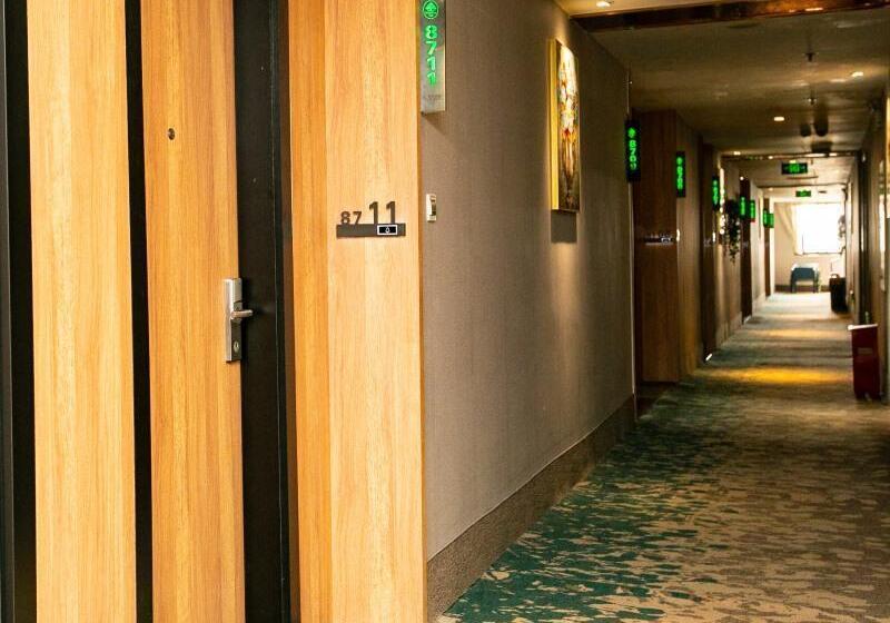 Отель Greentree Inn Jiangsu Xuzhou Feng County Liubang Plaza Express