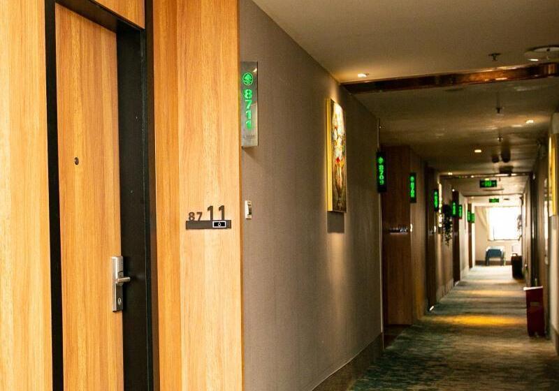 Отель Greentree Inn Jiangsu Xuzhou Feng County Liubang Plaza Express