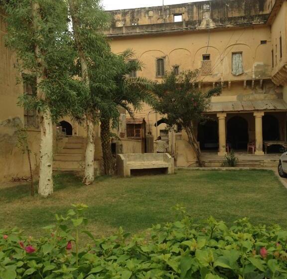 Hotel Narayan Niwas Castle