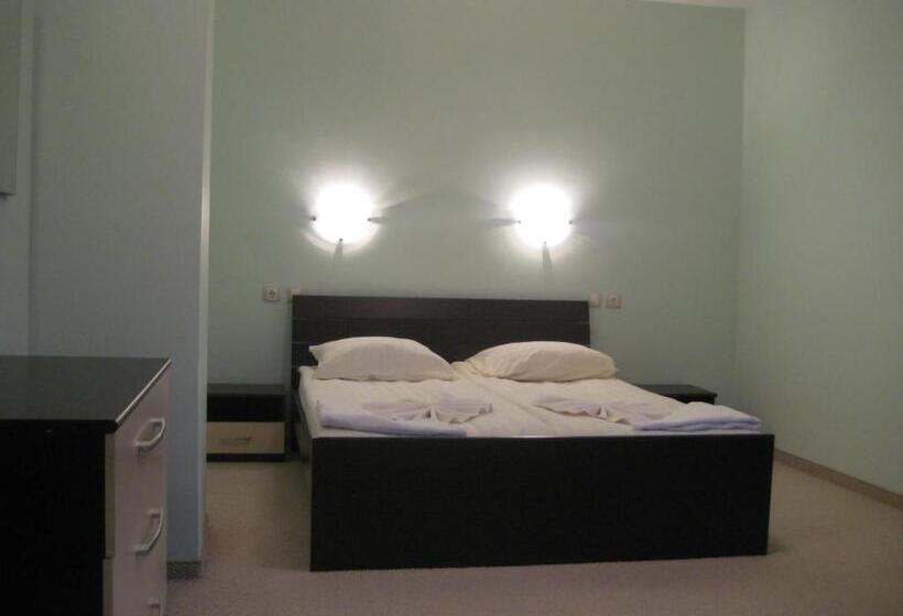 ホテル Restaurant Popini Laki