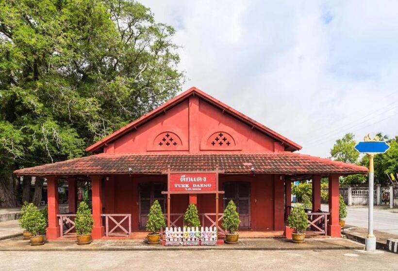 The Pride Hotel At Laemsing